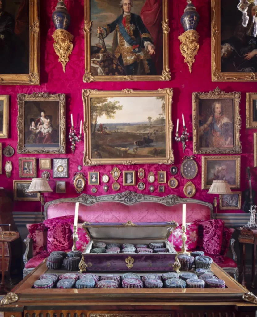 Intérieur decoration rouhe-second empire du Château du Champ de Bataille par Jacques Garcia