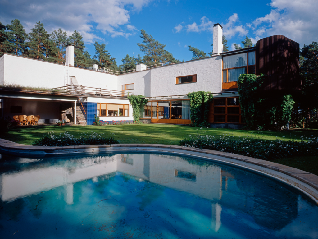 Villa Mairea exterior view articulated volumes and wood screens