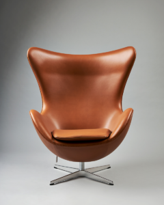 Le fameux fauteuil Egg de Arne Jacobsen version cuir