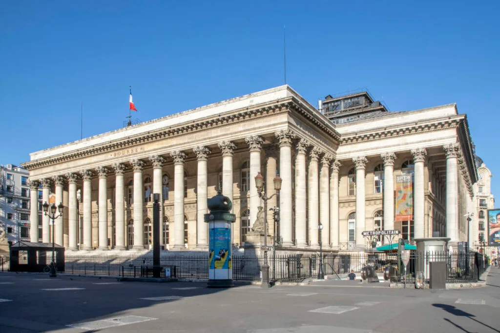 Monumental façade of Palais Brongniart with its Corinthian peristyle.
