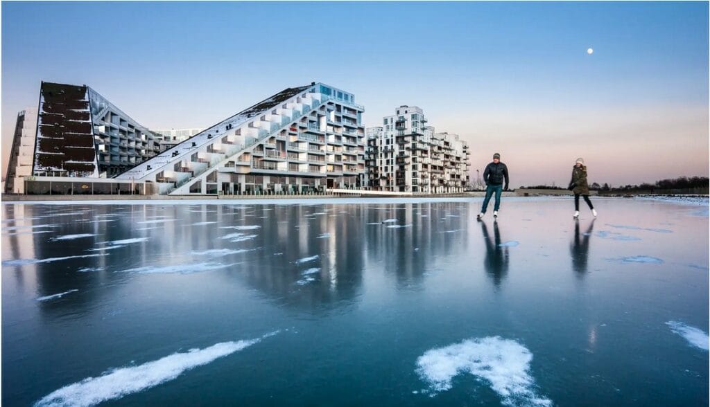 Maison écologique high tech expérimentale la big house de copenhague