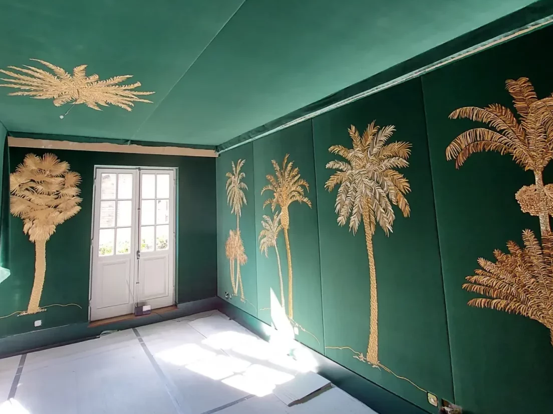 Green embroidered silk velvet fabric walling de Gournay