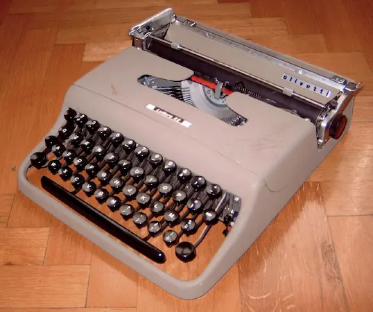 Olivetti Lettera 22 typewriter Marcello Nizzoli 1950 iconic good design 50s 60s