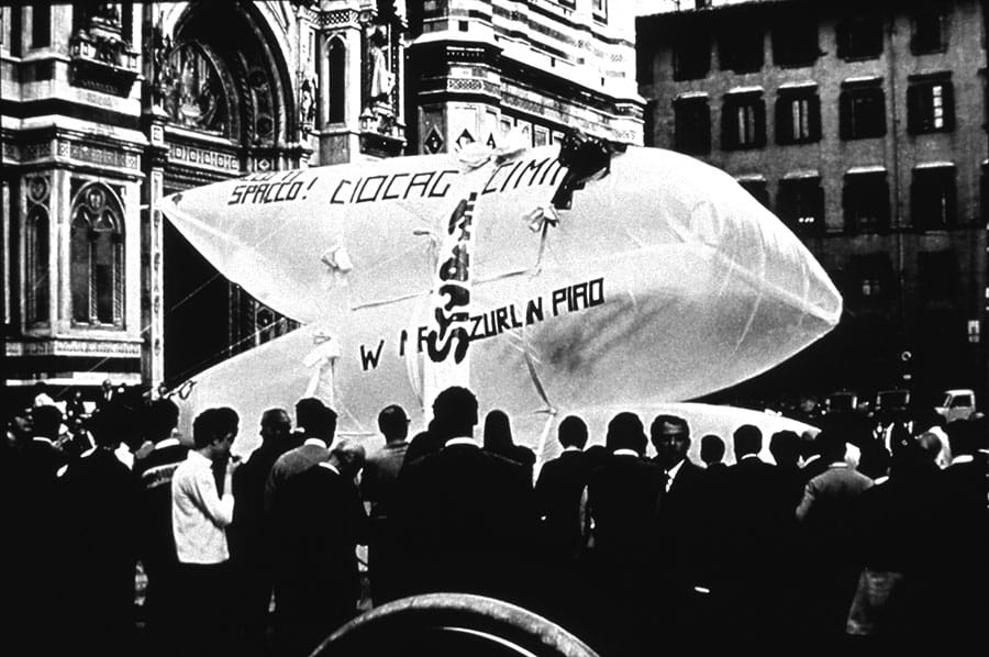 Urboeffimeri (UFO Group, 1968) — inflatable architectures of Italian Radical Design, presented at Fondazione Palazzo Strozzi.