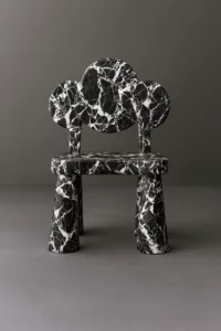 Chaise Uvola en pierre sculptée par Jérôme Bugara Éditions