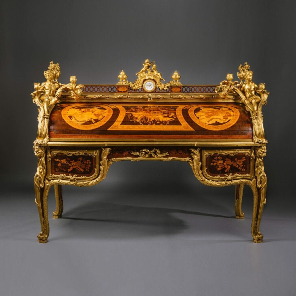 Bureau du Roi à Versailles, bureau à cylindre du XVIIIe siècle conçu par Jean-François Oeben et Jean-Henri Riesener pour Louis XV