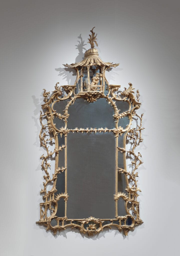 Miroir de style Chippendale, Angleterre, vers 1760, cadre sculpté doré d’inspiration rococo et chinoise