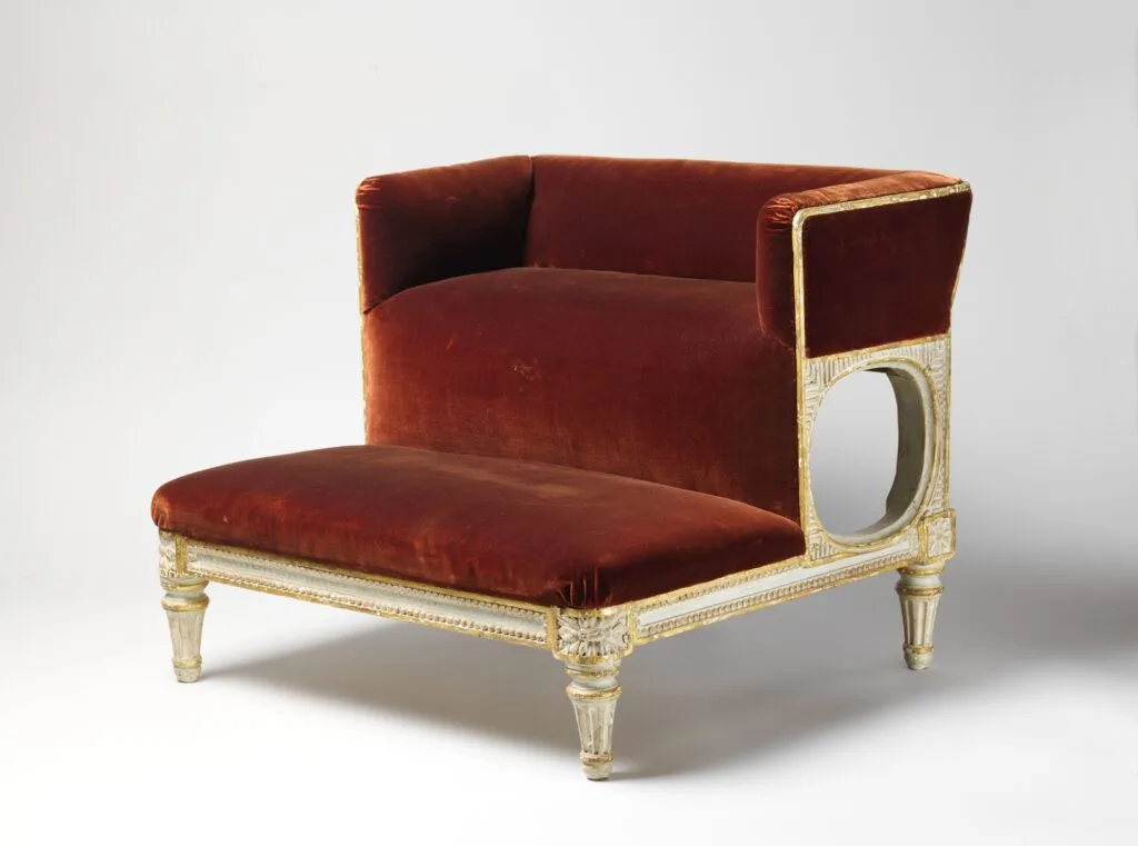 Louis XVI bed step in carved and gilded wood, fluted legs, rectilinear apron, red velvet, Jean-Baptiste Boulard, late 18th century