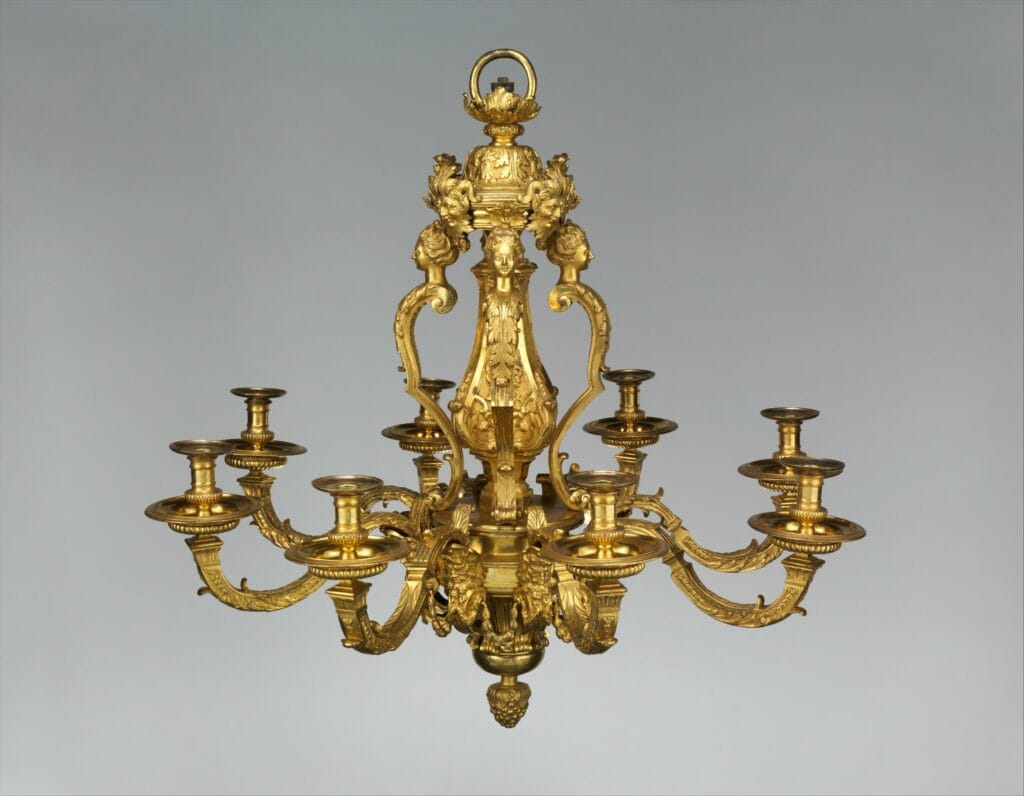 Lustre Louis XIV en bronze doré à huit lumières, attribué à André-Charles Boulle, vers 1710, Metropolitan Museum of Art.