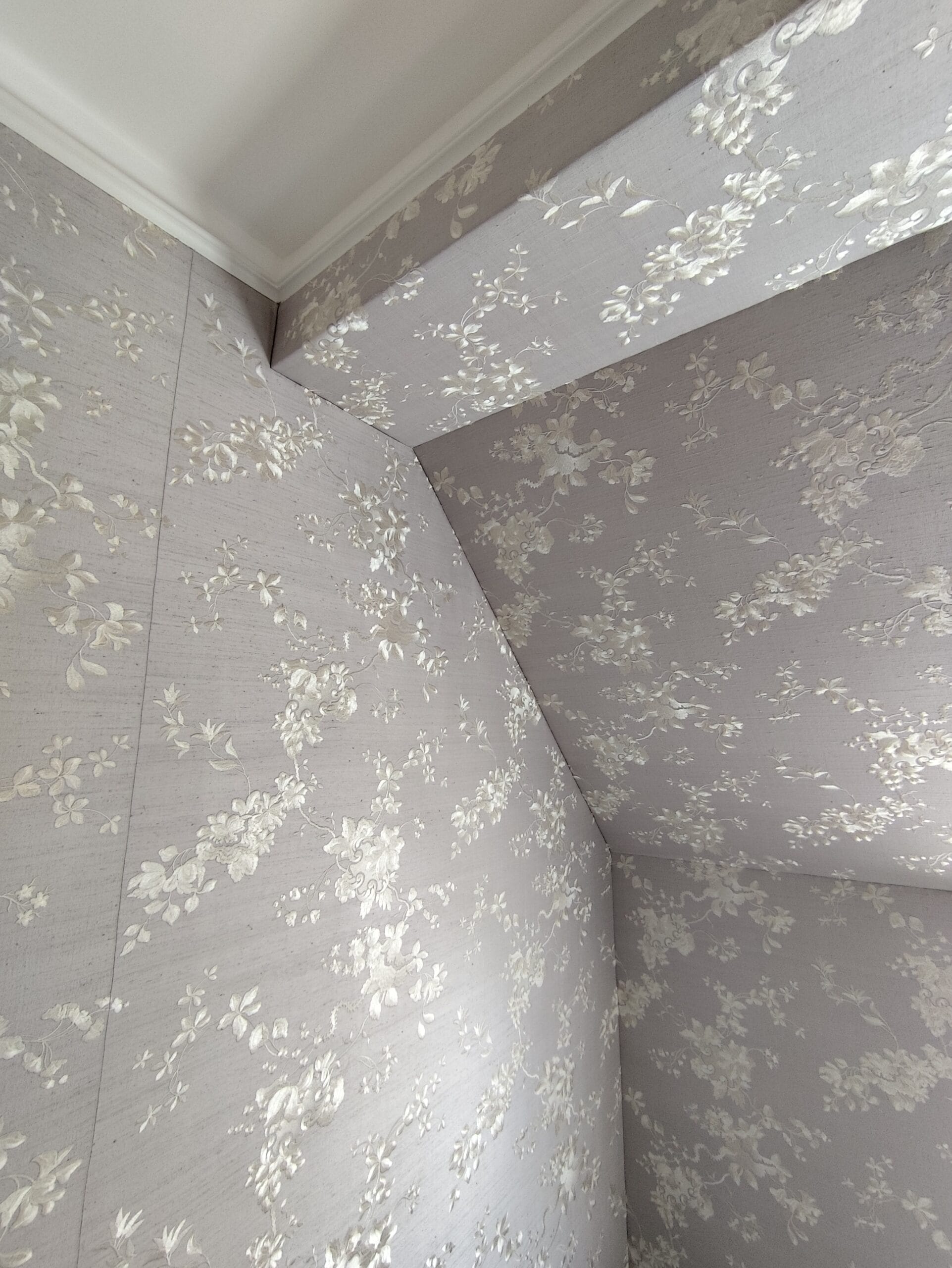 Fabric walling with modern concealed finish in embroidered silk