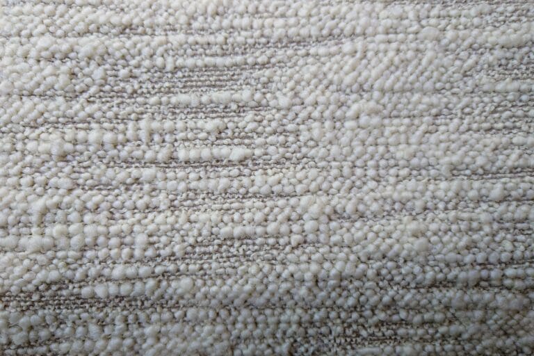 Le tissu bouclé est-il résistant ? Avantages, inconvénients, comment choisir et guide des prix